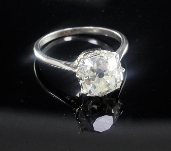 A 1940s/1950s platinum and solitaire diamond ring, size M.